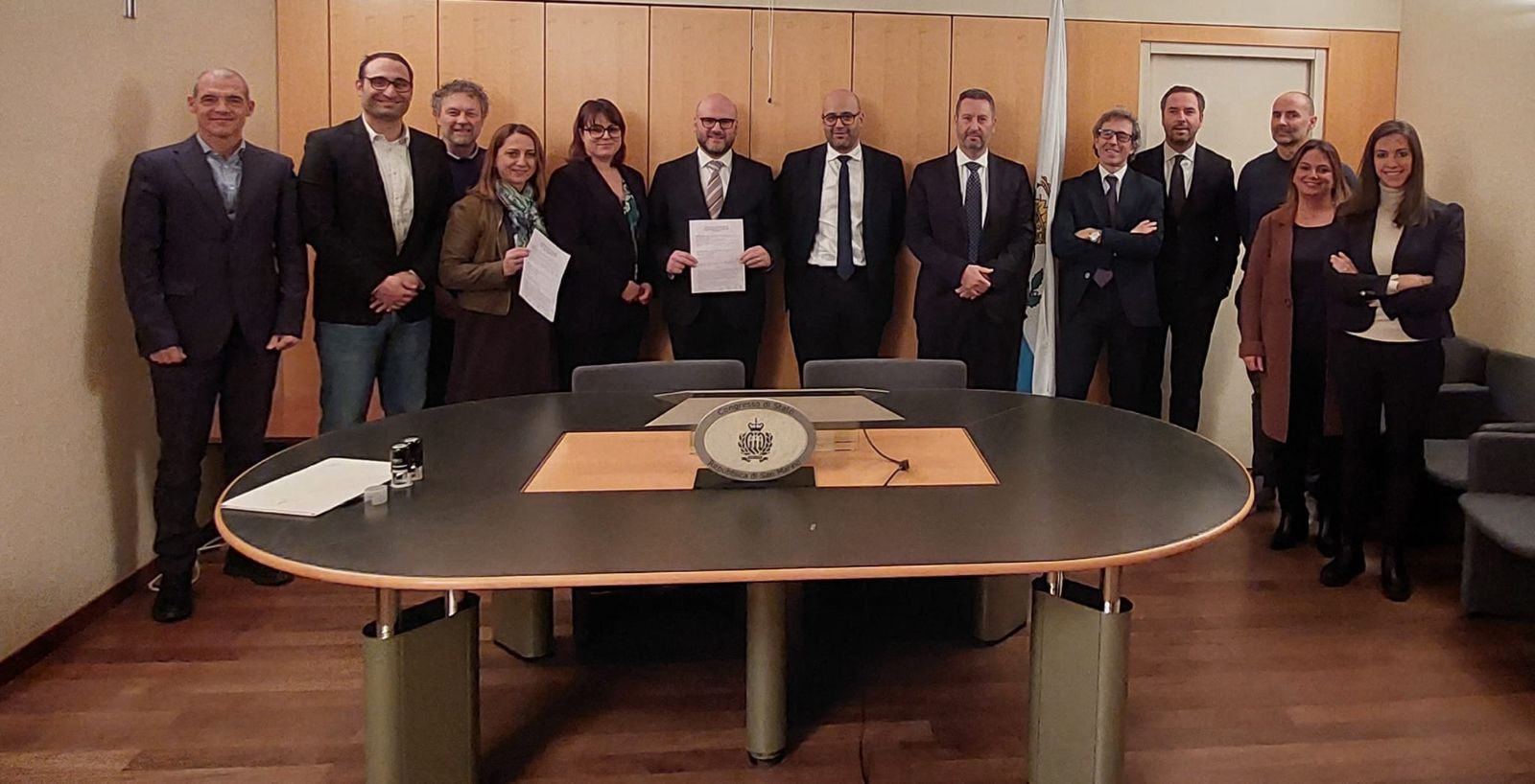 foto firma contratto acconto